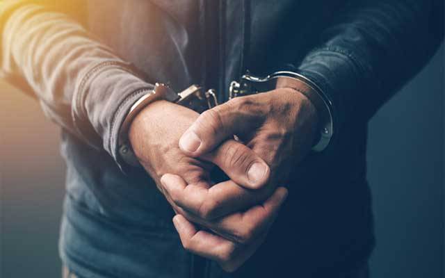 بیٹے کے قاتل پکڑنے کیلئے باپ سے رشوت مانگنے والا تھانیدار گرفتار