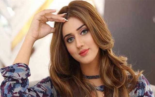 ٹک ٹاک سٹار جنت مرزا کو خاتون  نے کھری کھری سنادیں