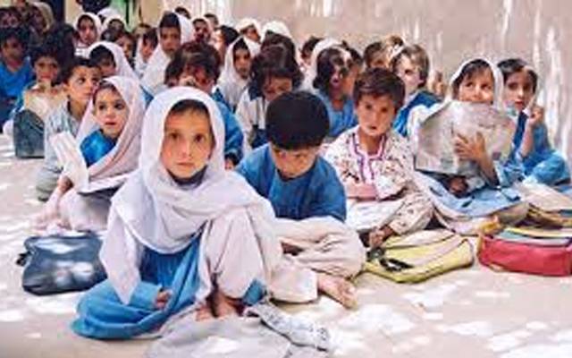 پی ٹی آئی کے دور حکومت میں سرکاری سکولوں میں بچوں کو مفت تعلیم دینا خواب رہ گیا