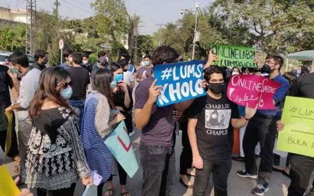 لمز کے طلبا سڑکوں پر آگئے