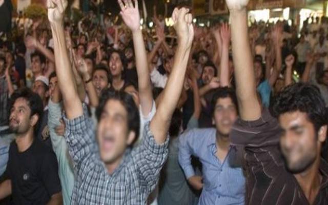 لاہوریوں کے انتظار کی گھڑیاں ختم،میٹرو ٹرین چل پڑی