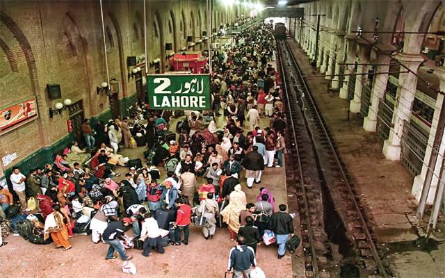 ریلوے نے مسافروں کو خوار کر دیا 