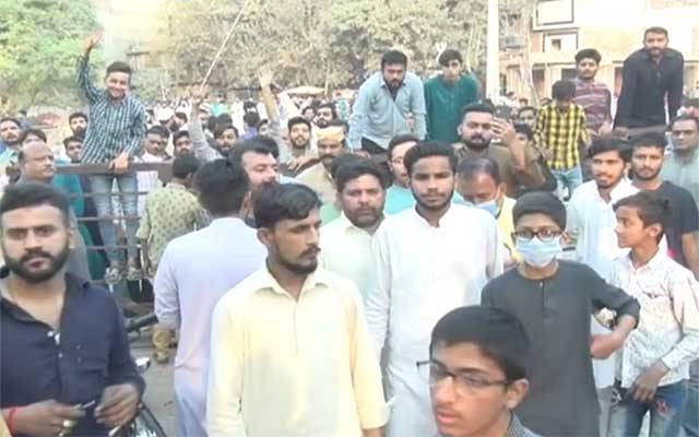شہریوں نے ٹرینوں کو روک لیا