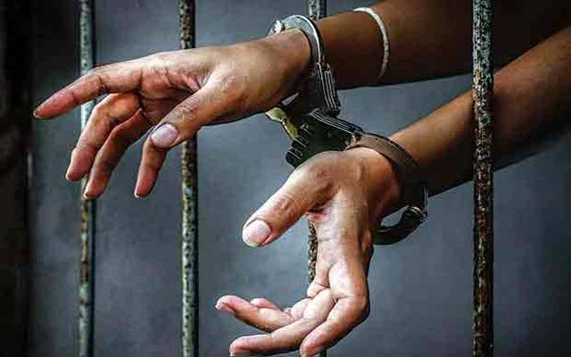 ضمانت خارج ہونے پر ہاتھا پائی ،سکیورٹی نے ملزم اور مدعی دونوں کو پکڑ لیا 