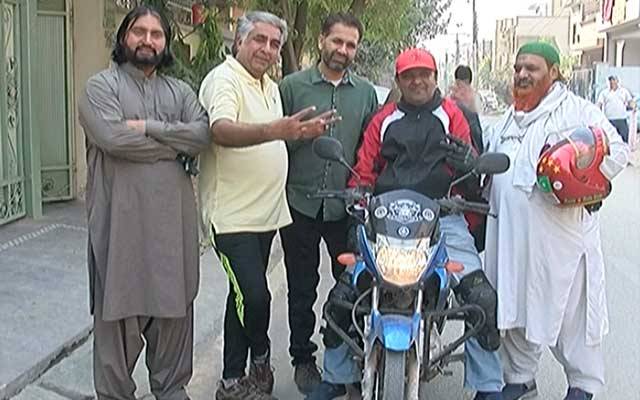 بائیک رائیڈر کا شہداء کو خراج تحسین