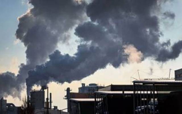 سموگ کا باعث بننے والی صنعتوں کیخلاف بڑے ایکشن کا فیصلہ