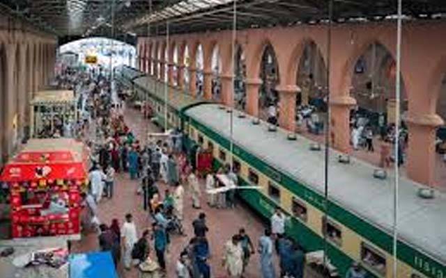 ٹرینوں کا وقت پر آنا خواب بن گیا