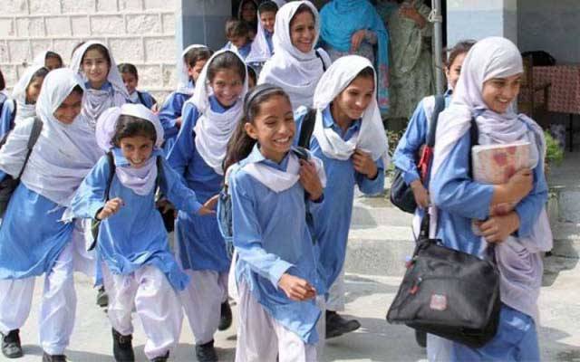سکولوں میں سردیوں کی چھٹیاں بڑھانے اور جلد دینے پر غور 