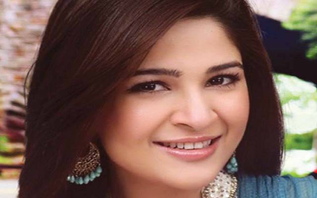 والدہ نے سکول وین چلا کر تعلیمی اخراجات پورے کئے، عائشہ عمر