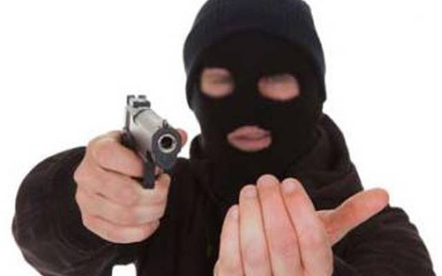 گھروں میں گھس کر لوٹ مار، لاکھوں روپے کے پرائز بانڈز لے گئے