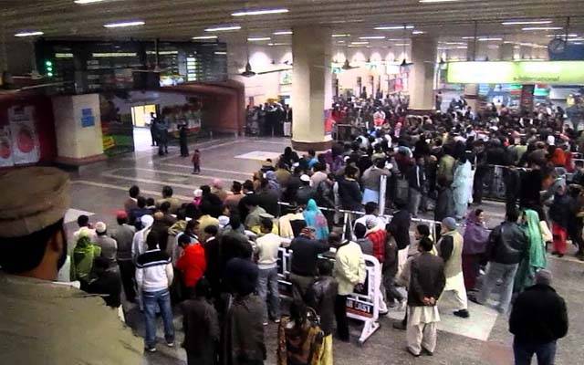 لاہور ائیرپورٹ پرمتعدد پروازیں تاخیر کا شکار ،مسافر رُل گئے