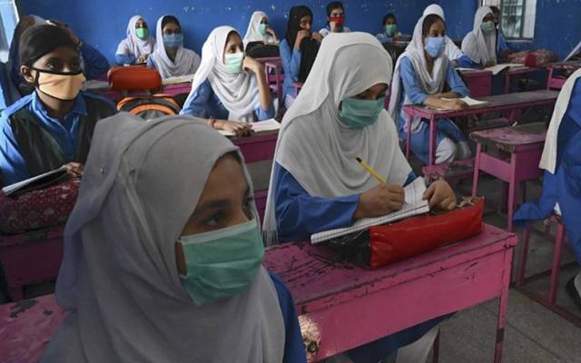 سکولوں میں چھٹیاں کب ہونگی؟ 