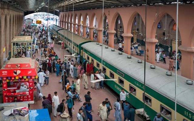 پاکستان ریلوے بوگیوں کی قلت کے باعث متاثر