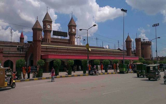 کورونا کی دوسری وباء، ریلوے سٹیشن پر انسداد کورونا انتظامات شروع