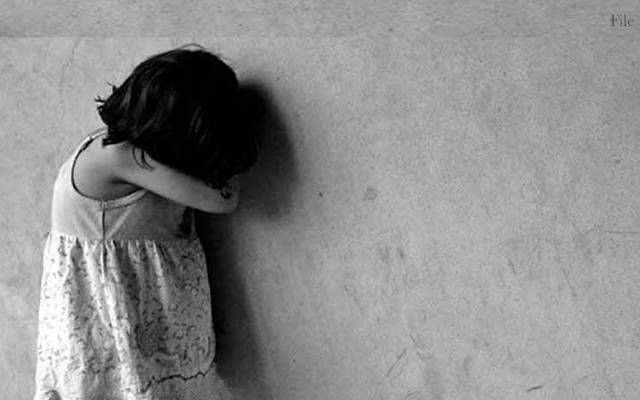 محلے داروں نے بچی کی زندگی تباہ ہونے سے بچالی