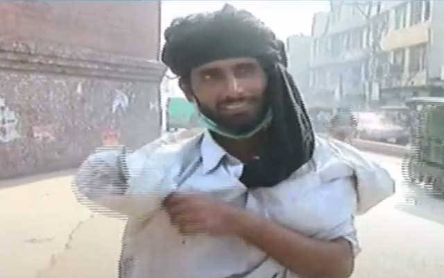 سٹی 42نے بھکاری کی جعلی معذور بننے کی نوسربازی بے نقاب کردی