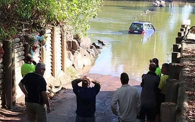 خونخوار مگر مچھوں نے گاڑی میں پھنسی فیملی کے ساتھ کیا کیا؟