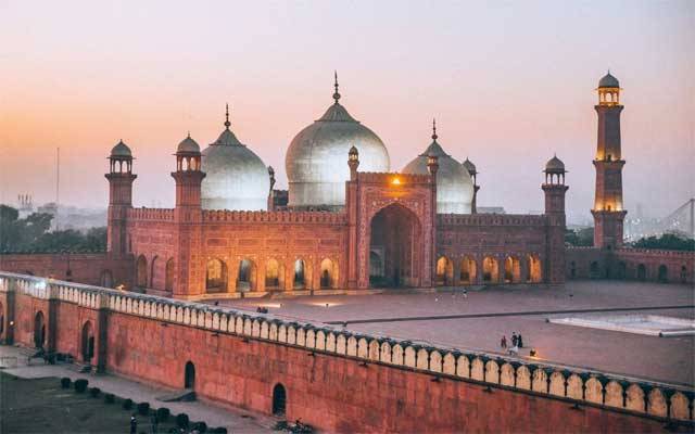حکومت کا مساجد کیلئے نئے ایس او پیز بنانے کا فیصلہ