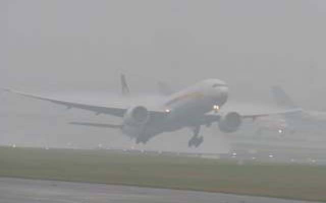 لاہور ائیرپورٹ پر دھند کا راج، پروازیں تاخیر کا شکار 