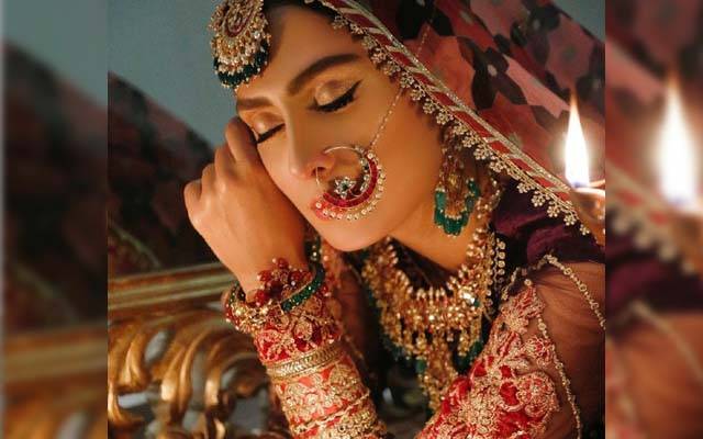  عائزہ خان کی عروسی جوڑے میں سجی دلکش تصاویر نے دھوم مچا دی 