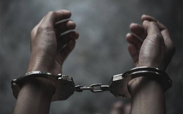 ہزاروں افراد کو لوٹنے والا فراڈیہ پکڑاگیا
