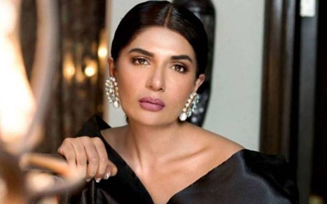 کبھی اپنا ذہنی توازن ڈاکٹر کو چیک کرایا، وکیل کا عفت عمر سے سوال  