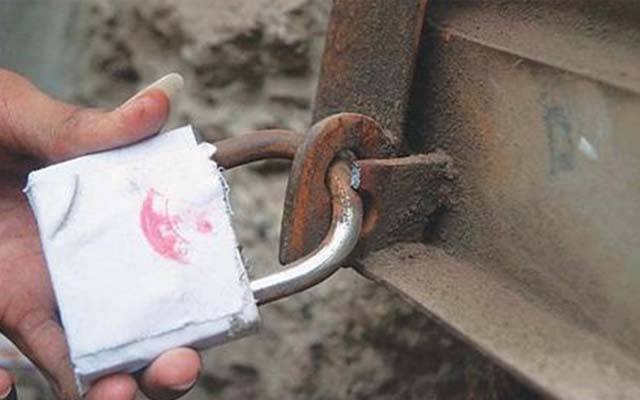 ضلعی انتظامیہ کی بڑی کارروائی، دکانیں سیل