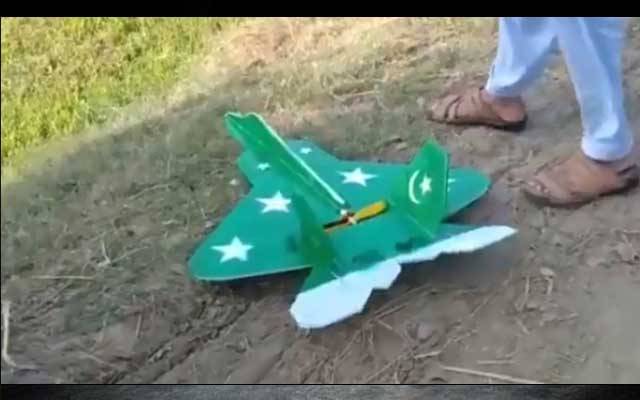 پاکستانی نوجوان نے ریموٹ کنٹرول جنگی جہاز بنالیا