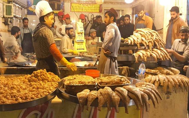 بارش ہوتے ہی مچھلی کی دکانوں پر رش،قیمتیں بھی چڑھ گئیں 