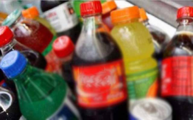 پنجاب فوڈ اتھارٹی کا چھاپہ،ہزاروں لیٹر ایکسپائر مشروب برآمد،گودام سیل 