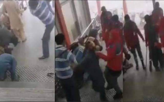  اورنج لائن ٹرین کے عملے کا مزدوروں پر تشدد، معاملہ بڑھ گیا 