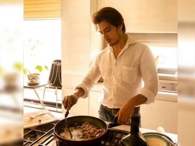 علی ظفر کی کڑاہی مداحوں کو پسند نہ آئی 