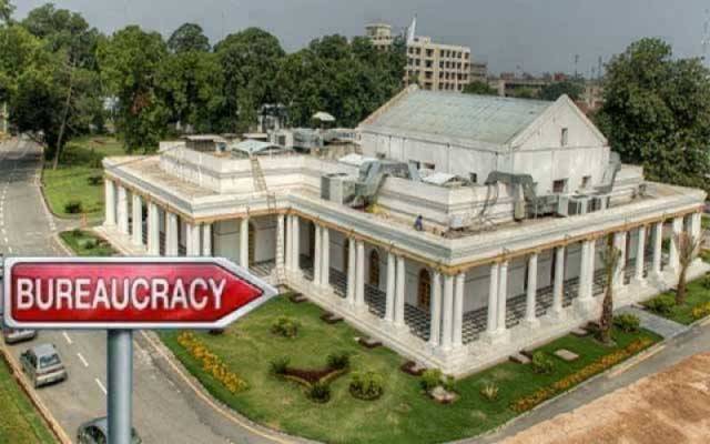 پنجاب بیوروکریسی میں بڑے پیمانے پر تقرر و تبادلے