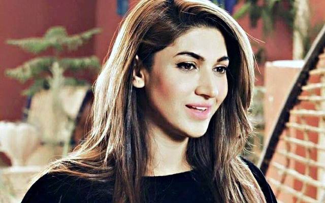 نامناسب تصویر اپ لوڈ کرنے پر ثنا فخر تنقید کی زد میں