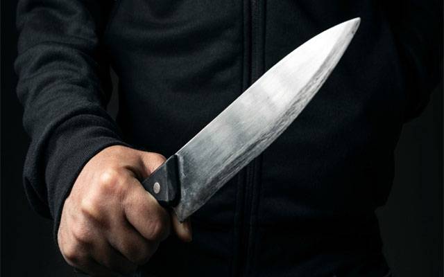 سنگدل شخص نے بیوی اور بیٹی پر چھریاں چلادیں