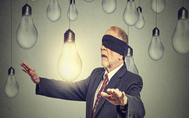نا بینا آدمی کی آنکھیں مل گئیں