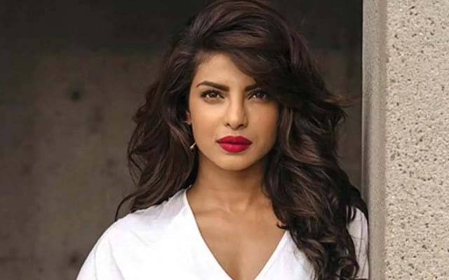  پریانکا چوپڑا کو اپنے لباس کے باعث شرمندگی کا سامنا