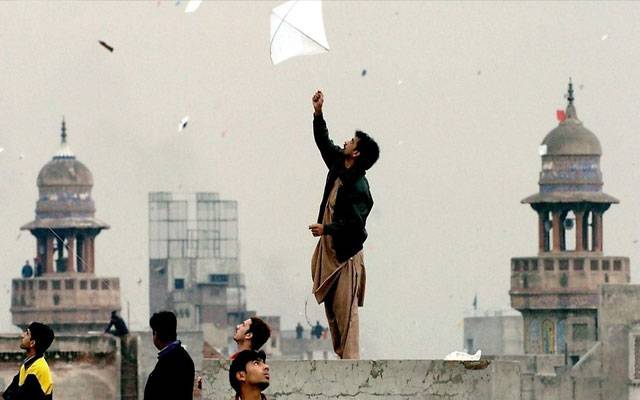 پتنگ بازوں کے گرد شکنجہ مزید سخت