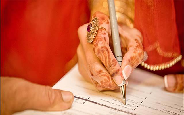 سابق وفاقی وزیر نے 80 سال کی عمر میں 21سالہ دوشیزہ سے شادی کرلی 