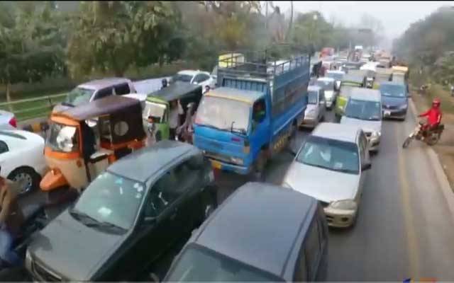 شہر میں بدترین ٹریفک جام، منٹوں کا سفر گھنٹوں میں تبدیل