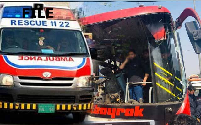  تیز رفتاررکشہ اورسپیڈو بس میں تصادم، 6 نرسز شدید زخمی 