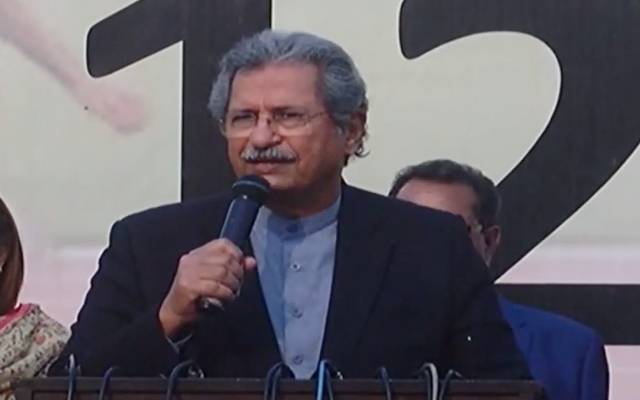 وفاقی وزیرِ تعلیم کا نیا بیان،طلبا کےشفقت محمود کے حق میں نعرے