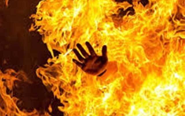 گاہک نے بیکری کے مالک کو آگ لگادی، ویڈیو وائرل