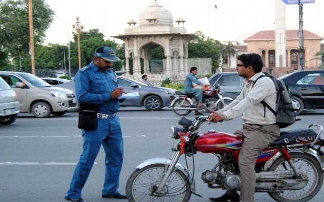 گاڑی و موٹر سائیکل مالکان کیلئے بری خبر، اب چالان نہیں مقدمہ درج ہوگا
