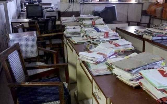 سابق سرکاری خاتون ملازم کی شکایت پر افسرکوعہدے سے ہٹادیاگیا