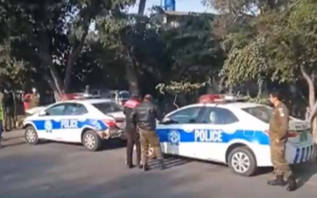 پولیس اہلکاروں کی گاڑیاں ٹریفک حادثے کا شکار 