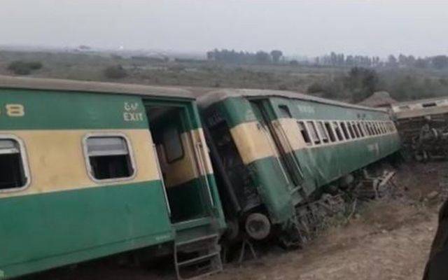 افسوسناک خبر، مسافر ٹرین کی بوگیاں کھائی میں جا گریں، جانی نقصان