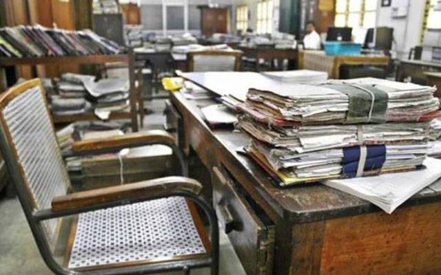 دس ہزار سرکاری ملازمین کا مستقبل داؤ پر لگ گیا