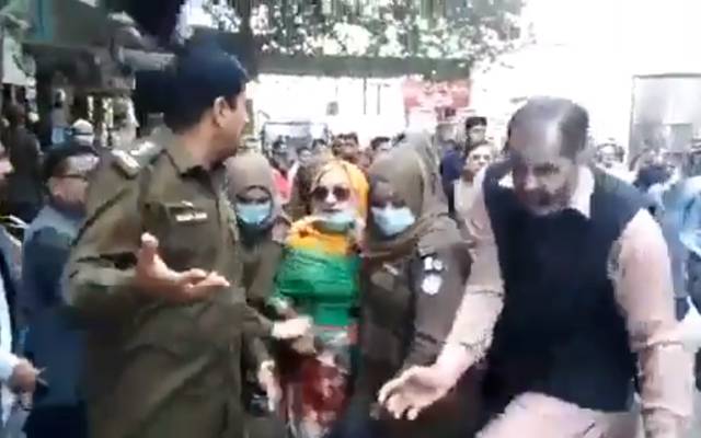 لیگی کارکن نے لیڈی پولیس اہلکار کو تھپڑ جڑ دیا