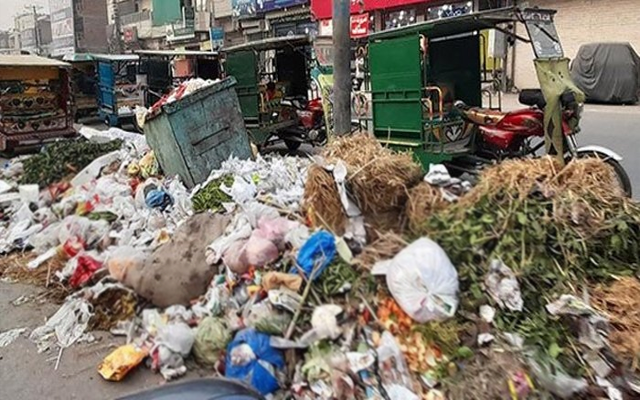 لاہور میں کوڑے کے ڈھیر، انتظامیہ نے ڈیڈ لائن دے دی